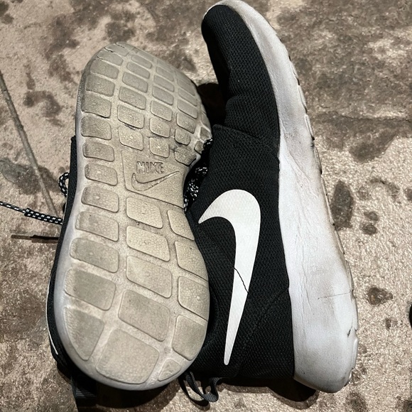 Black Nike Roche - Picture 4 of 4